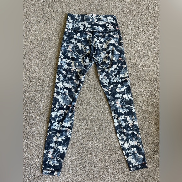 Lululemon leggings - Picture 2 of 4